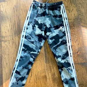 Adidas climate control track pant (Boys S)